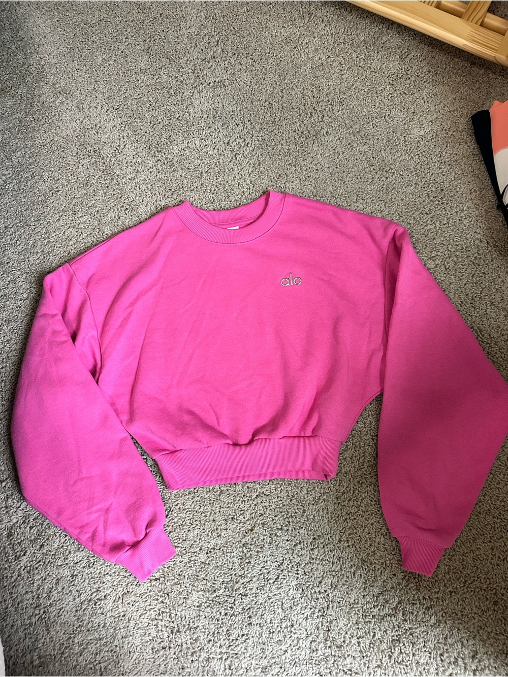 ALO Yoga Cropped Crew Sweatshirt in Hot Pink